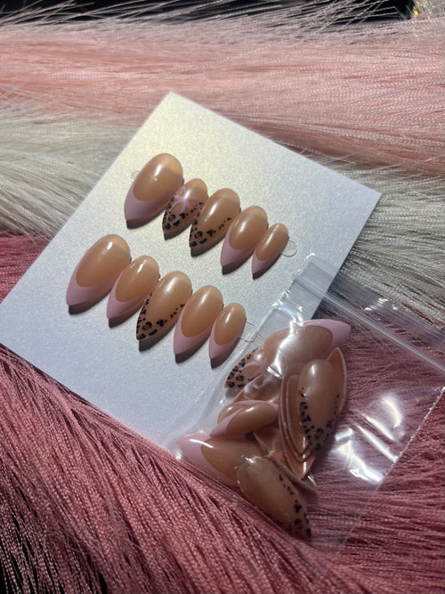 24 Piece Almond Set